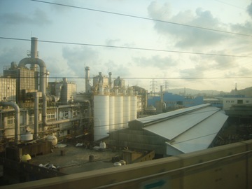 高雄縣市交界處的最明顯地景是石化工廠-翁4-1