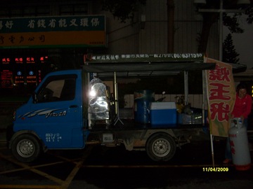 一台貨車凸南台灣的廟會場及各社區農產品節
