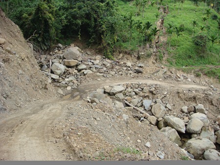 那瑪夏往南化雙連堀路段在災後的路況 (20090914)，現路段已埋設涵管