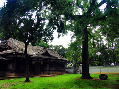 2-1嘉義公園內原嘉義神社的齋館與社務所建築，為日式書院造風格建築。